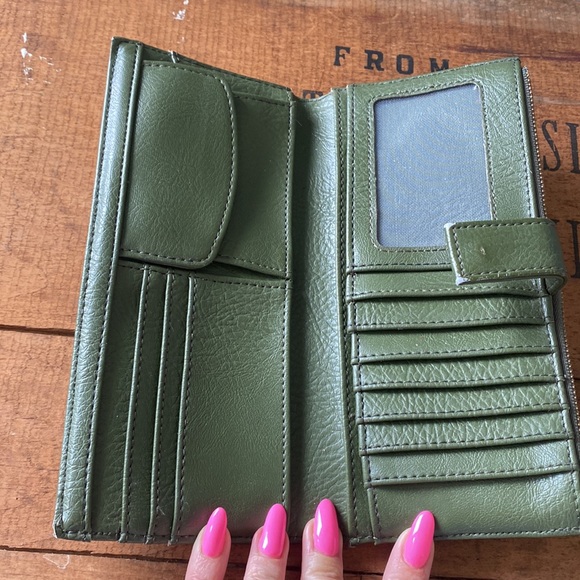 Matt & Nat green wallet - Picture 3 of 5